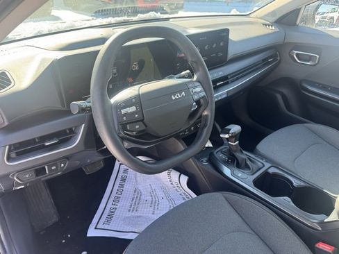 Used 2025 Kia K4 LXS image 12