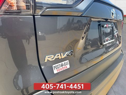 Used 2025 Toyota RAV4 XLE FWD image 30
