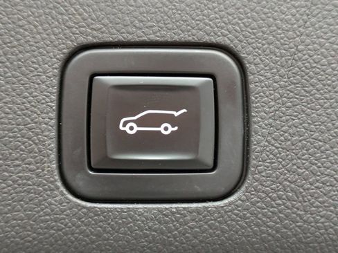 Used 2022 Chevrolet Tahoe RST w/ Sport Performance Package image 13