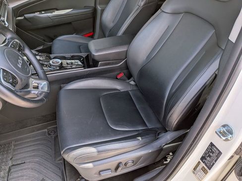 Certified 2024 Kia Sportage EX image 21