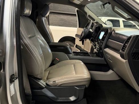 Used 2019 Ford F350 XLT w/ XLT Premium Package AWD/4WD image 14