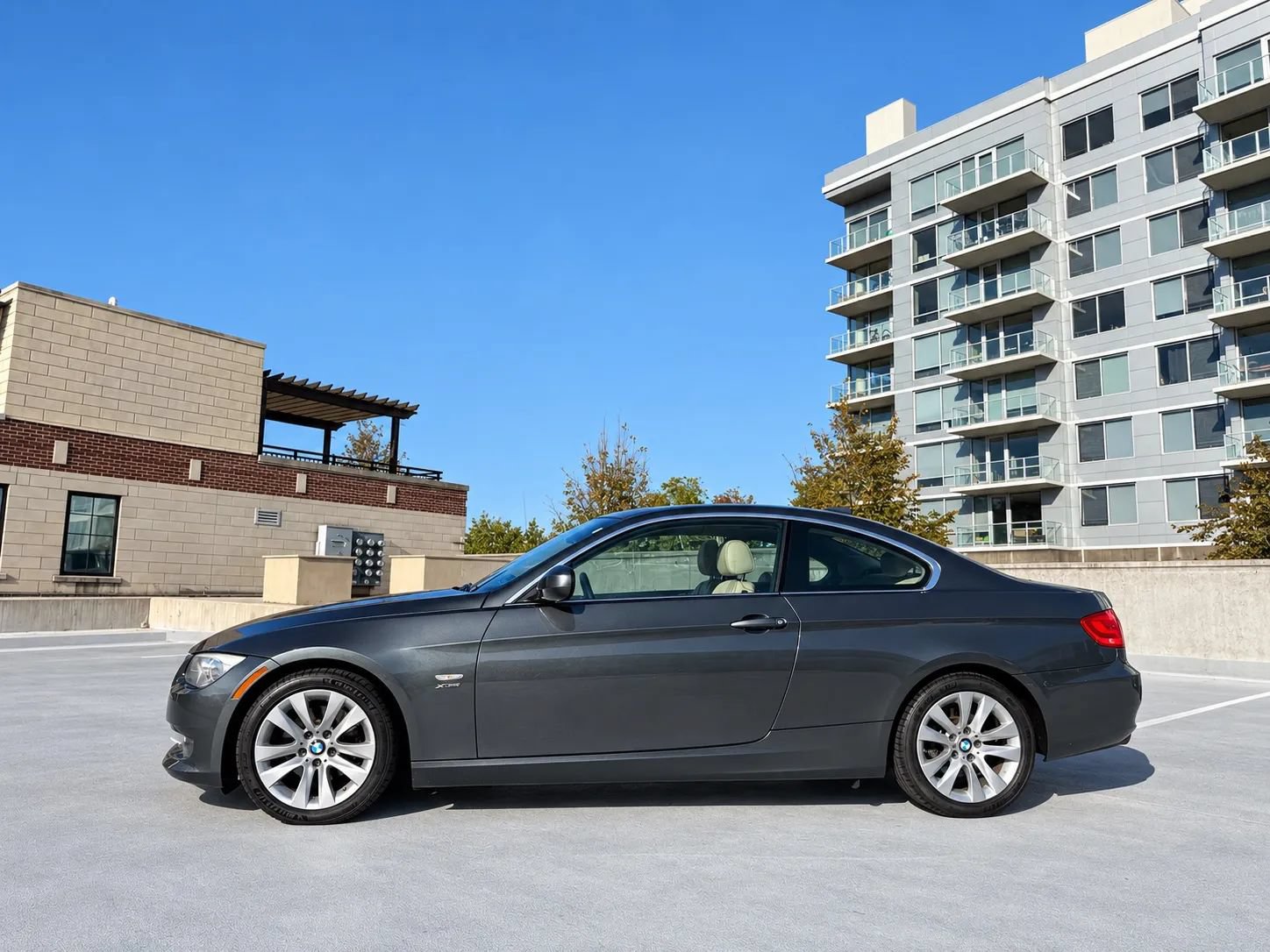 Used 2011 BMW 328i xDrive Coupe AWD/4WD image 5