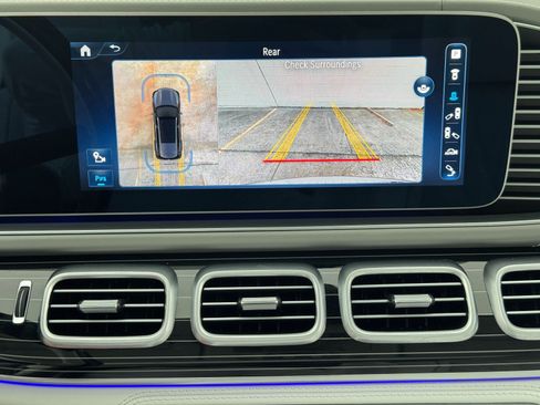 Used 2024 Mercedes-Benz Maybach GLS 600 4MATIC image 35