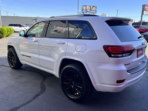 Used 2020 Jeep Grand Cherokee Altitude AWD/4WD image 5
