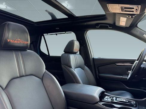 Used 2025 Honda Pilot TrailSport image 30