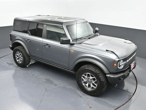 Used 2025 Ford Bronco Badlands image 38