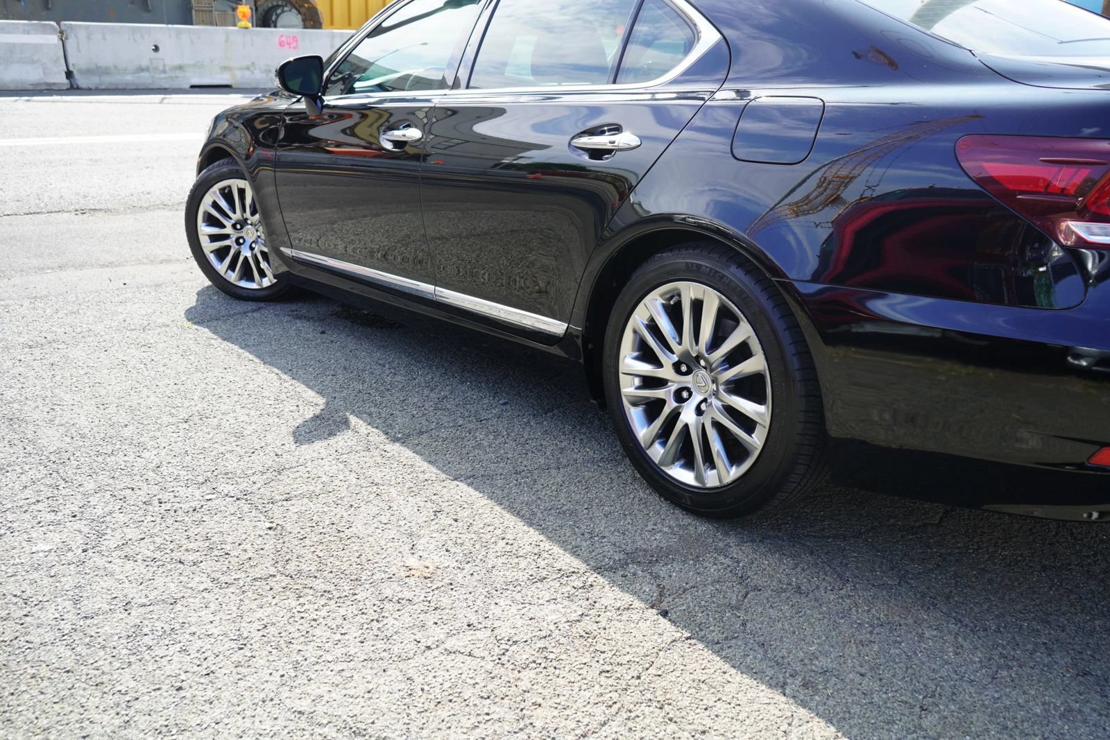 Used 2016 Lexus LS 460 RWD image 6