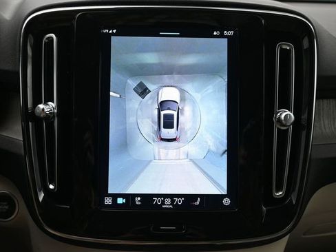 Used 2023 Volvo XC40 B5 Plus w/ Climate Package image 21