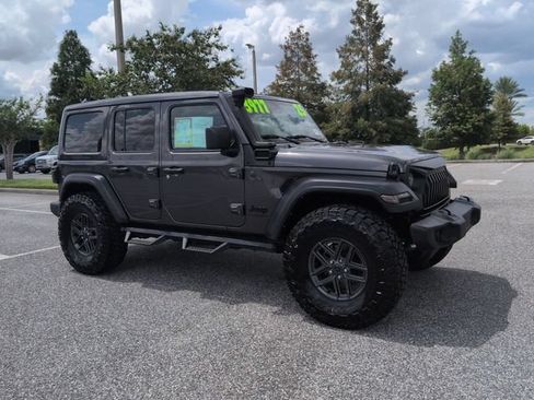 Used 2025 Jeep Wrangler Unlimited Sport AWD/4WD image 2