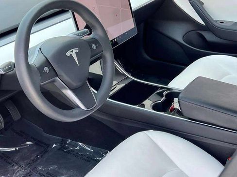 Used 2020 Tesla Model 3 Standard Range Plus RWD image 8