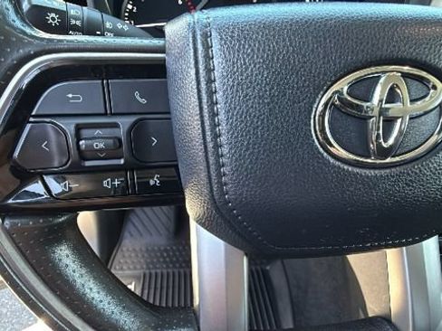 Used 2022 Toyota Tundra SR5 w/ SR5 Convenience Package AWD/4WD image 19