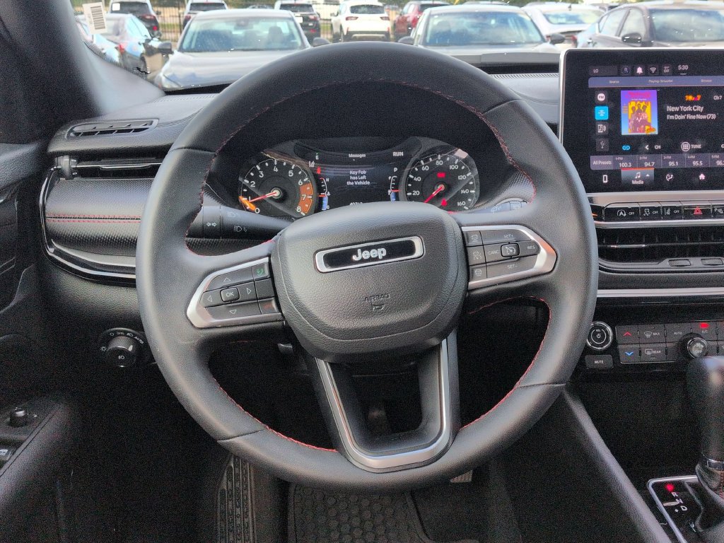Used 2025 Jeep Compass Trailhawk AWD/4WD image 19