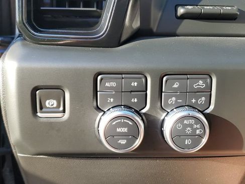 Used 2024 GMC Sierra 1500 AT4 w/ Technology Package AWD/4WD image 30