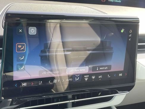 New 2026 Lincoln Nautilus Premier w/ Equipment Group 102A image 25