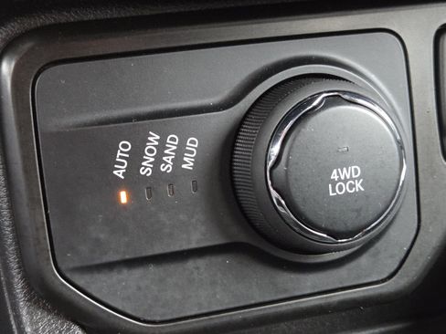 Used 2022 Jeep Renegade Altitude w/ Convenience Group AWD/4WD image 5