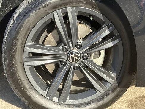 Certified 2024 Volkswagen Jetta SE w/ Panoramic Sunroof Package image 6