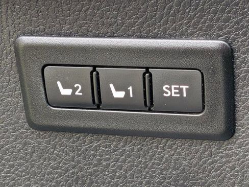 Used 2015 Toyota RAV4 Limited FWD image 9