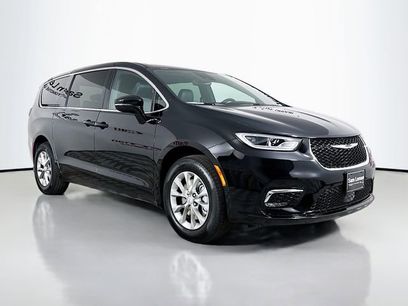 New 2026 Chrysler Pacifica Select