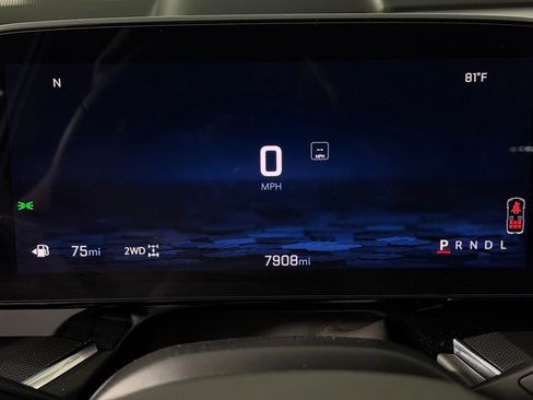 Used 2025 Chevrolet Suburban RST image 15