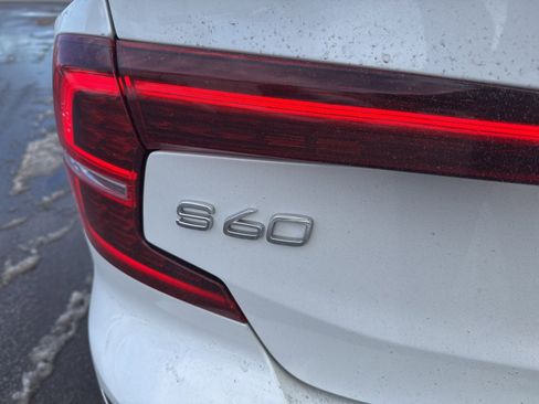 Used 2020 Volvo S60 T5 Momentum image 9