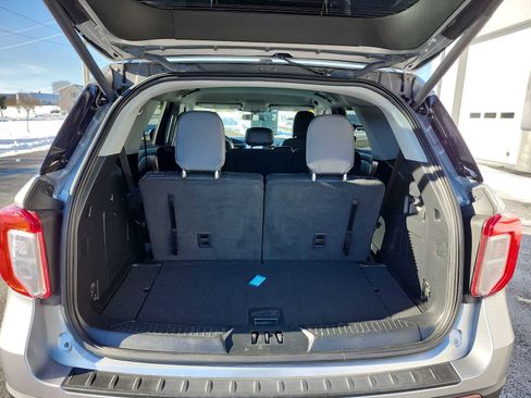 Used 2022 Ford Explorer XLT w/ Equipment Group 202A image 17