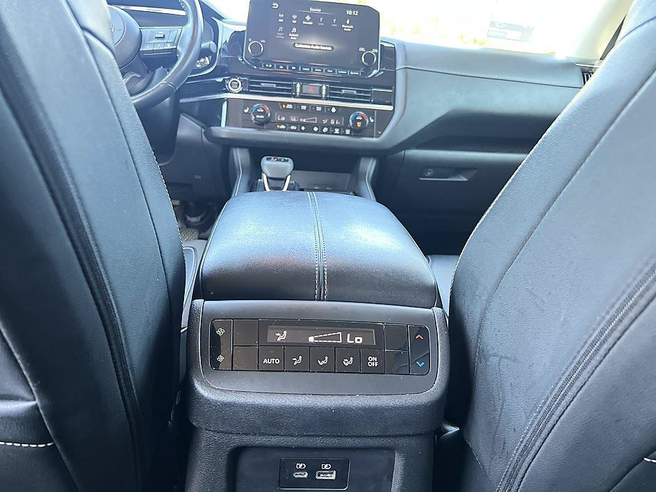 Used 2023 Nissan Pathfinder SL AWD/4WD image 30