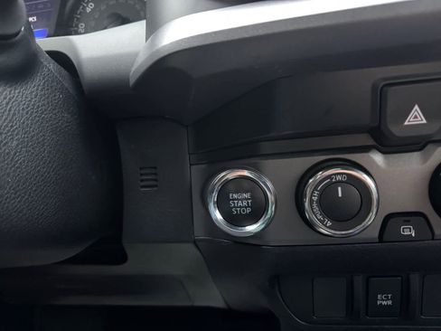 Used 2019 Toyota Tacoma TRD Sport image 5