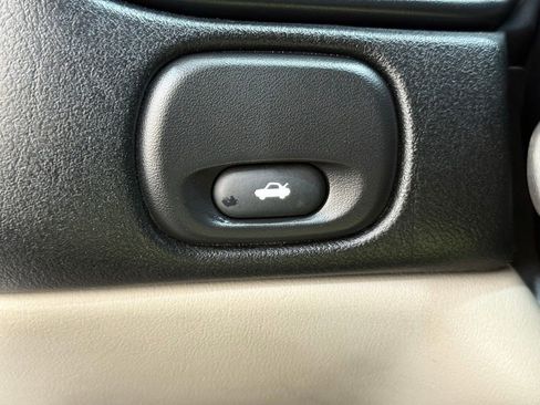 Used 2000 Chevrolet Corvette Convertible w/ Memory Pkg image 21