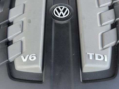 Used 2016 Volkswagen Touareg Executive AWD/4WD image 34