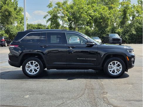 Used 2023 Jeep Grand Cherokee Limited AWD/4WD image 16