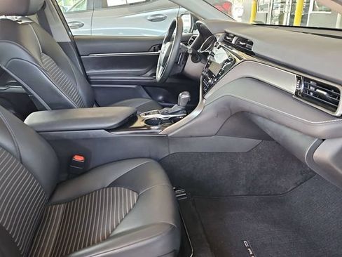 Used 2020 Toyota Camry SE w/ Sunroof Package FWD image 28