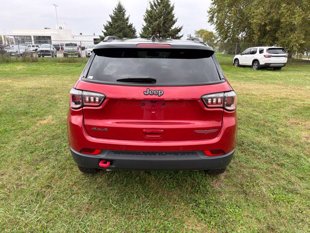 Used 2025 Jeep Compass Trailhawk AWD/4WD image 6
