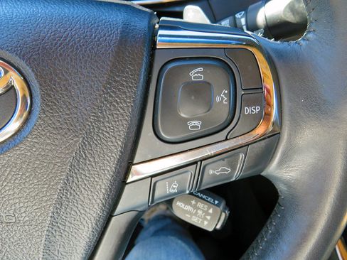 Used 2016 Toyota Avalon Limited image 22