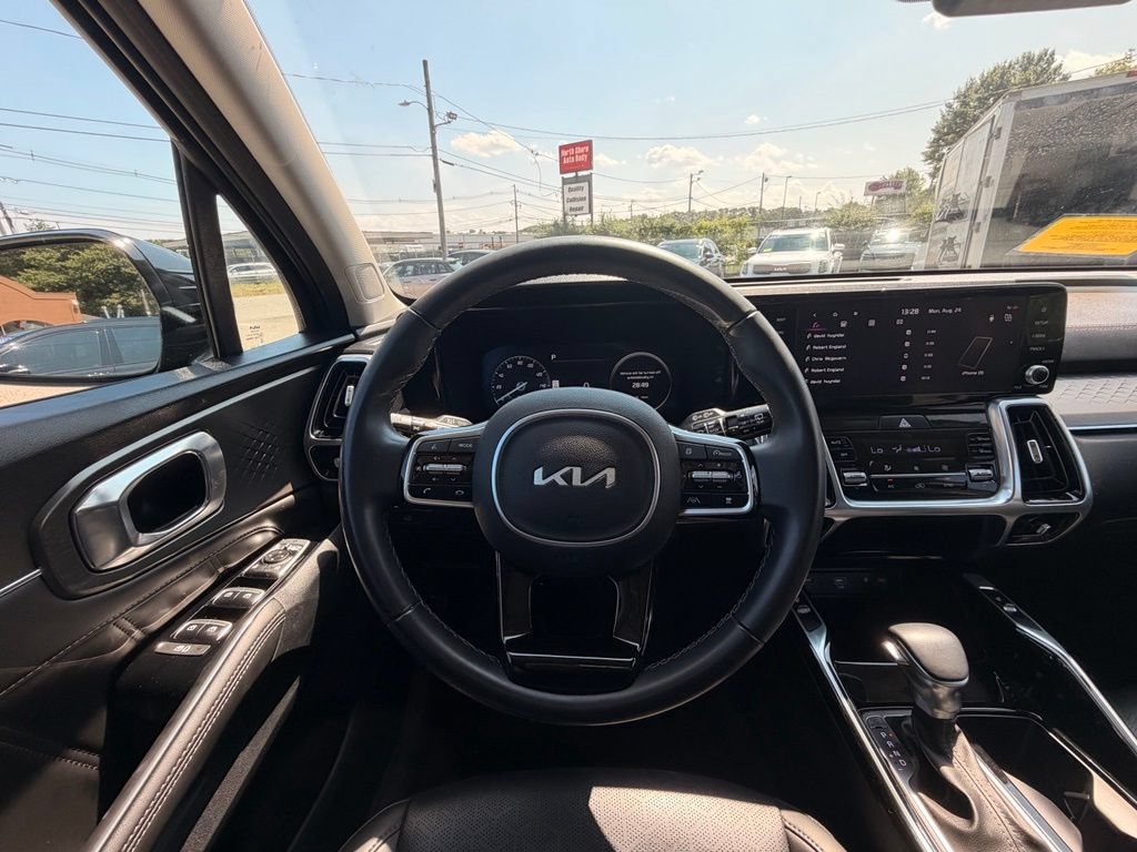Used 2023 Kia Sorento SX AWD/4WD image 11
