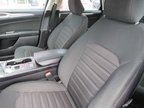 Used 2020 Ford Fusion SE image 9