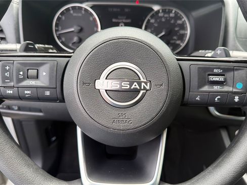 Used 2023 Nissan Rogue SV AWD/4WD image 16