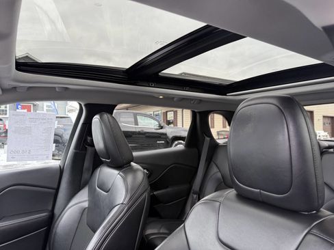 Used 2019 Jeep Cherokee Latitude Plus image 11