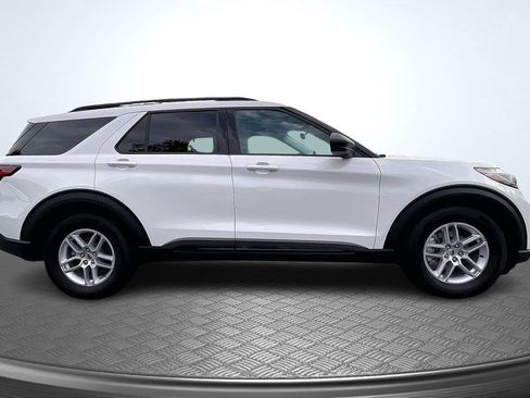 Used 2026 Ford Explorer Active w/ Active Comfort Package RWD image 4