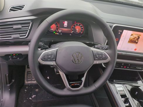 New 2026 Volkswagen Atlas Peak Edition image 17