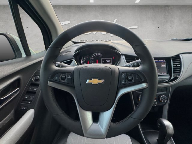 Used 2020 Chevrolet Trax LT w/ LT Convenience Package FWD image 21