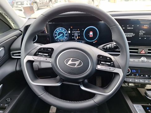 Used 2024 Hyundai Elantra SEL w/ Convenience Package image 14