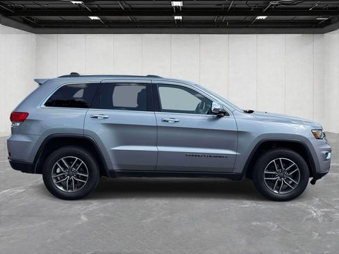 Used 2019 Jeep Grand Cherokee Limited w/ Trailer Tow Group IV AWD/4WD image 4