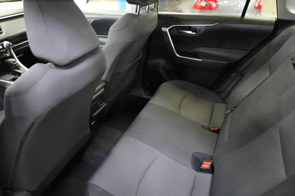 Used 2025 Toyota RAV4 XLE AWD/4WD image 29