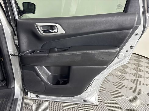 Used 2019 Nissan Pathfinder SL FWD image 50