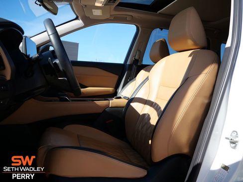 Used 2022 Nissan Rogue Platinum w/ Head-Up Display Package image 16