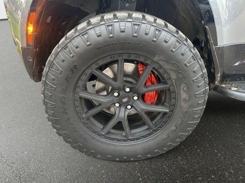 Used 2023 Land Rover Defender 110 X image 31