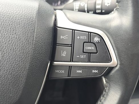 Used 2023 Toyota Highlander LE FWD image 43