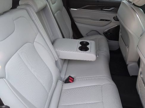 Used 2023 Jeep Grand Cherokee Overland w/ Luxury Tech Group IV AWD/4WD image 16