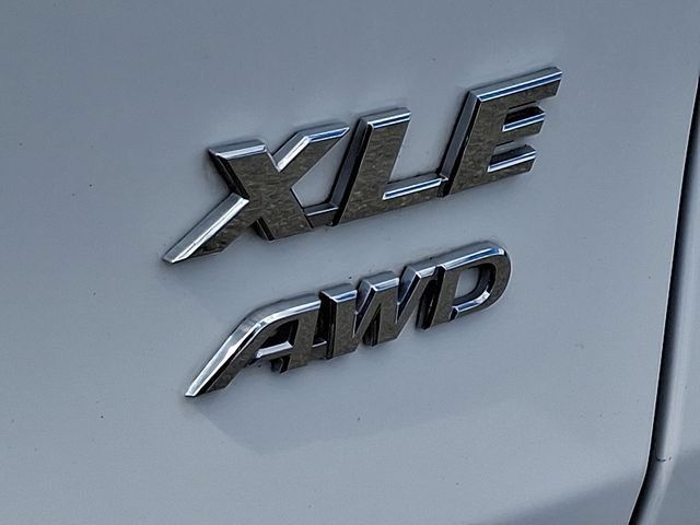 Used 2022 Toyota RAV4 XLE AWD/4WD image 29