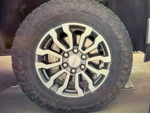 Used 2023 GMC Sierra 1500 AT4 w/ AT4 Premium Package AWD/4WD image 9